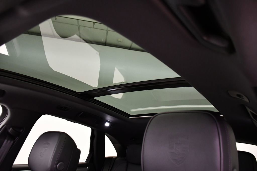 Used 2026 Porsche Macan AWD/4WD image 20