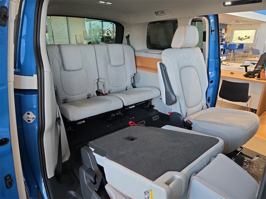 New 2025 Volkswagen ID. Buzz 1st Edition image 11