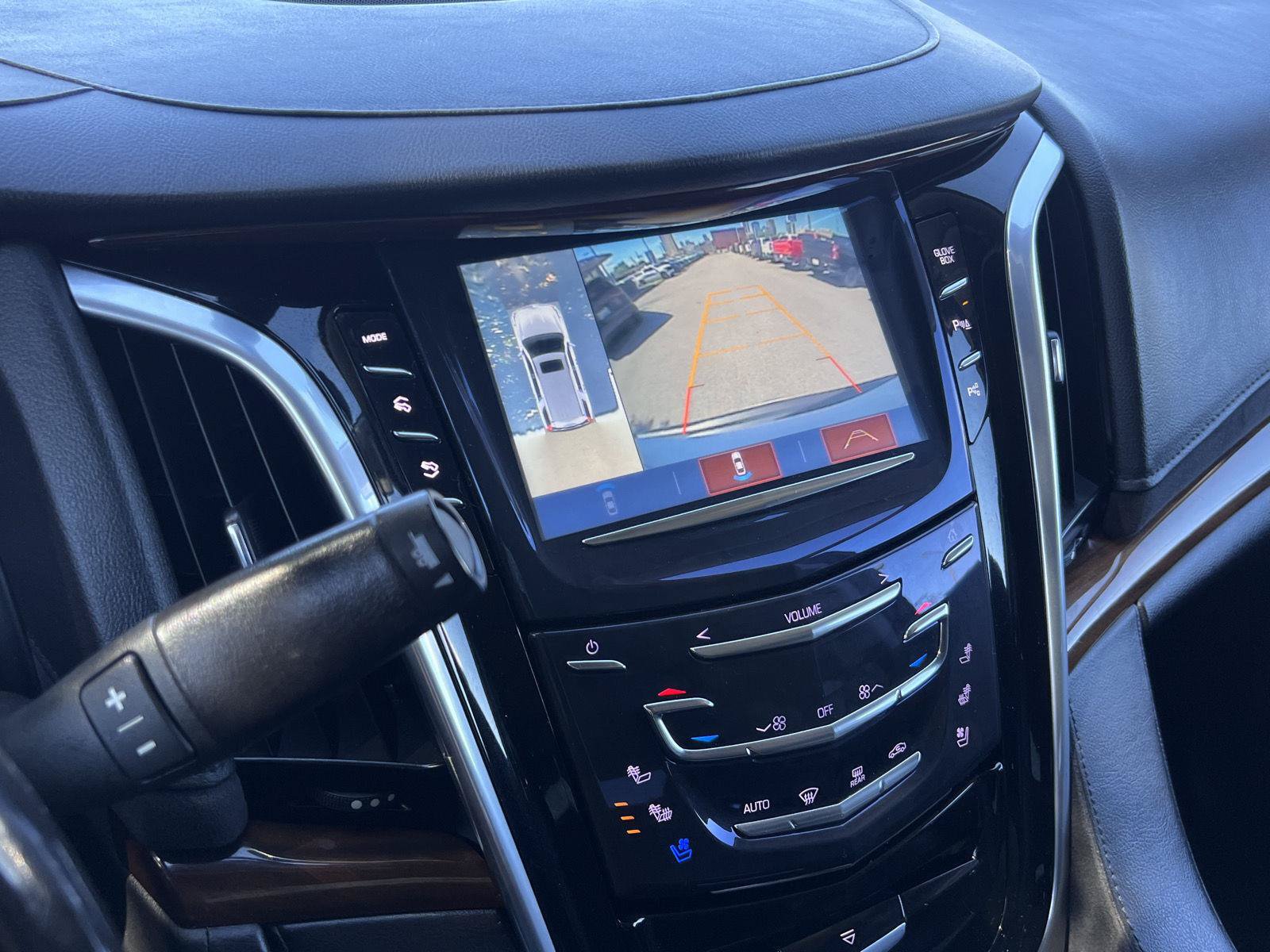 Used 2020 Cadillac Escalade 2WD image 3