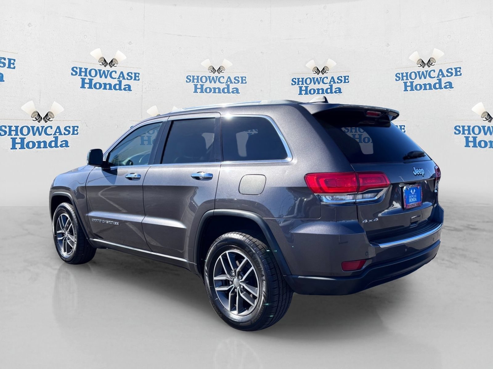 Used 2018 Jeep Grand Cherokee Limited AWD/4WD image 5