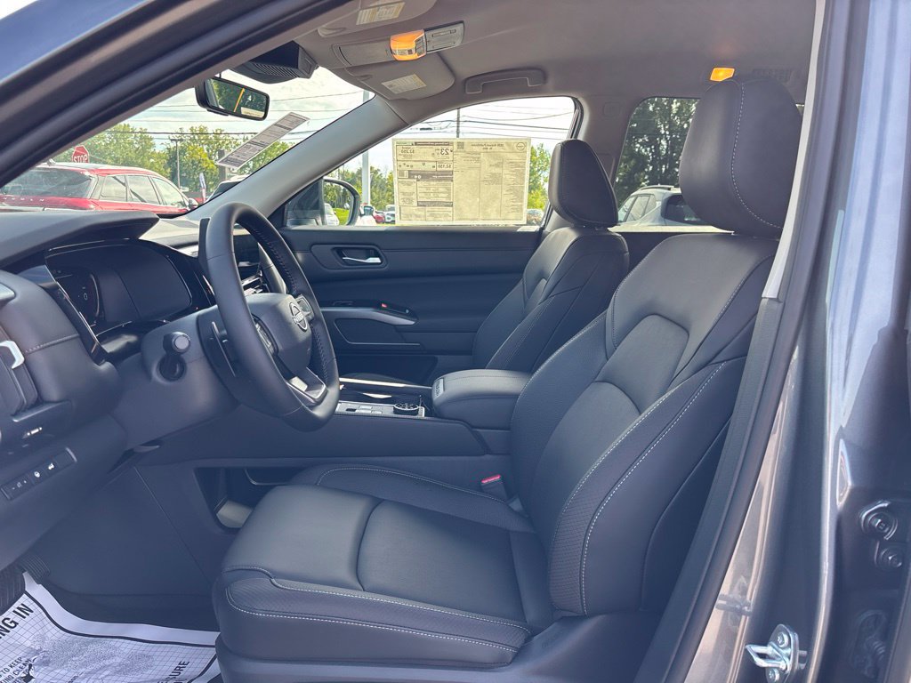 New 2026 Nissan Pathfinder SL AWD/4WD image 12