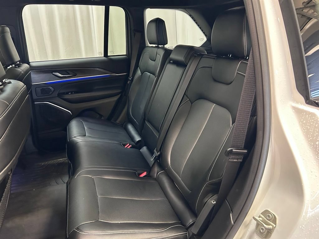 Used 2024 Jeep Grand Cherokee Overland AWD/4WD image 21