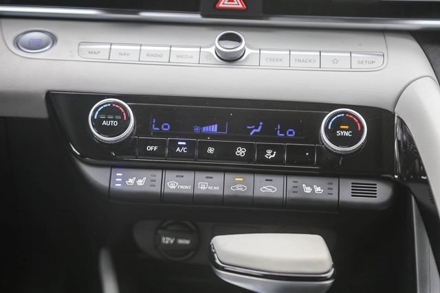 Used 2023 Hyundai Elantra Limited FWD image 15