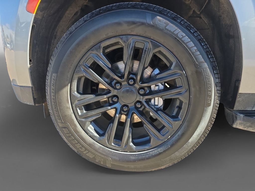 Used 2023 GMC Yukon SLT w/ SLT Luxury Package image 16