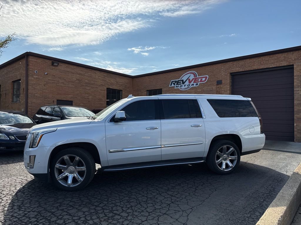 Used 2017 Cadillac Escalade ESV Luxury image 4