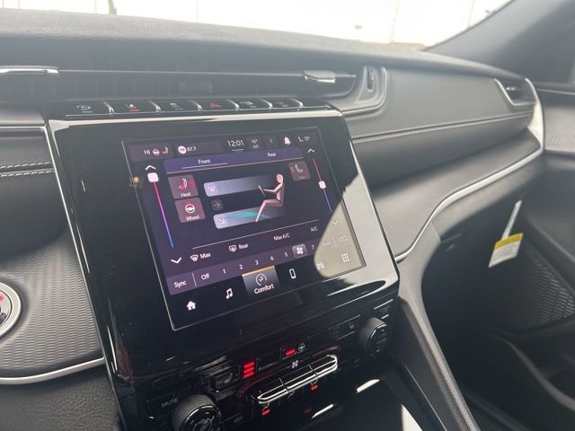 New 2025 Jeep Grand Cherokee L Altitude image 36