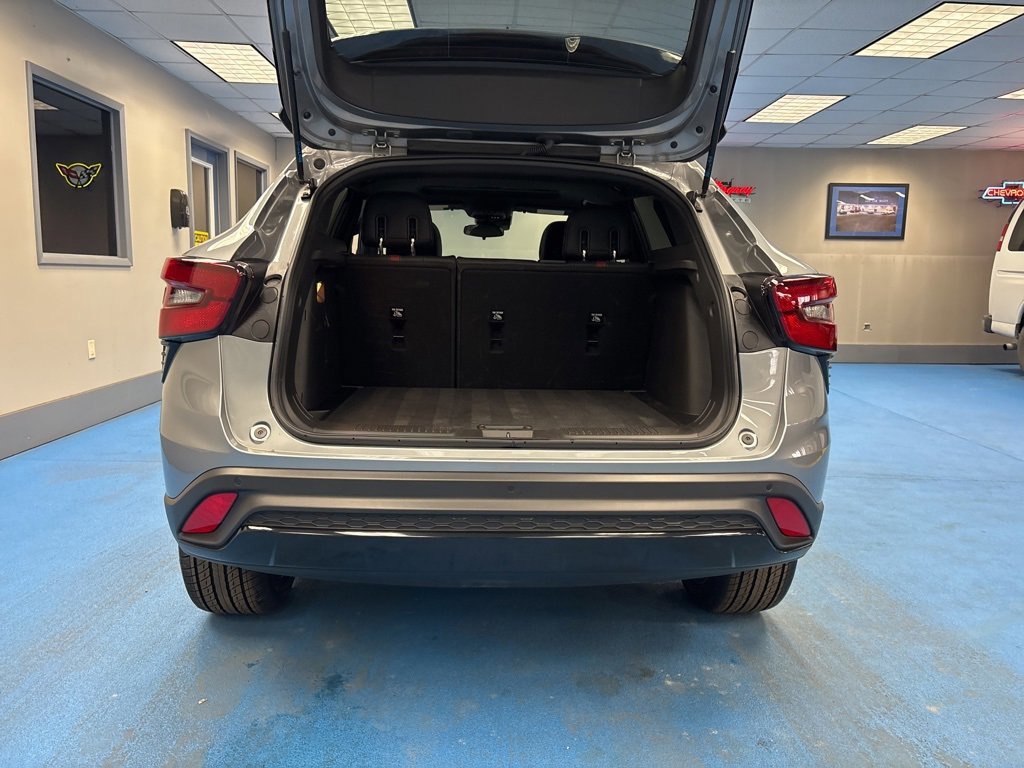 Certified 2025 Chevrolet Trax RS w/ Sunroof Package image 8