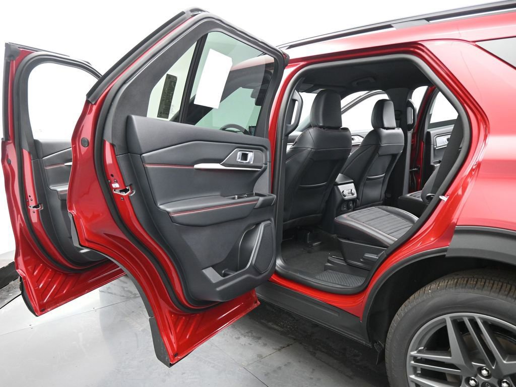 New 2026 Ford Explorer ST-Line w/ ST-Line Street Pack image 16