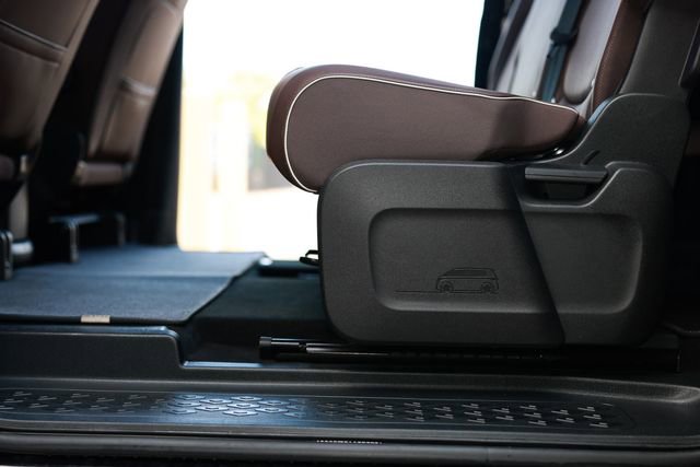 Used 2025 Volkswagen ID. Buzz Pro S RWD image 48
