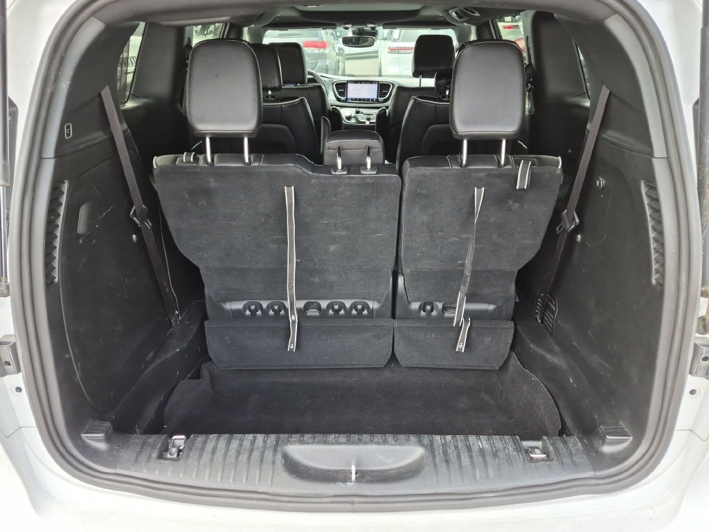 Used 2025 Chrysler Pacifica Limited FWD image 7