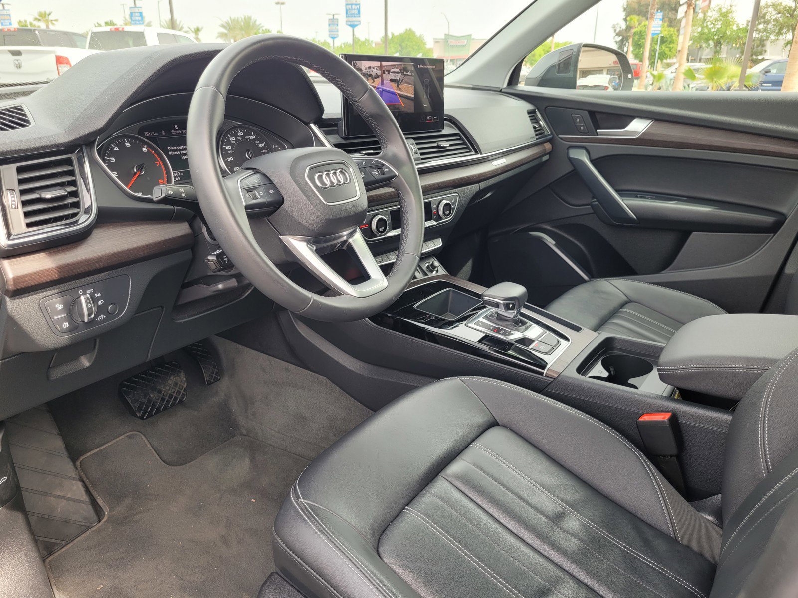 Used 2023 Audi Q5 2.0T Premium w/ Convenience Package image 9