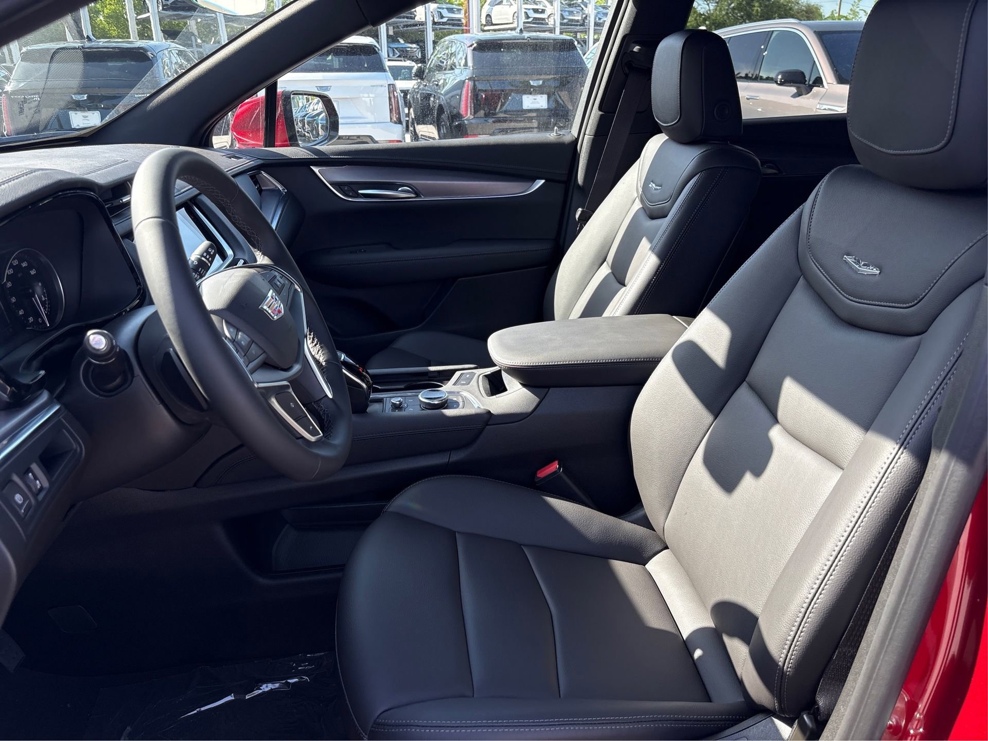 New 2025 Cadillac XT5 Luxury image 9