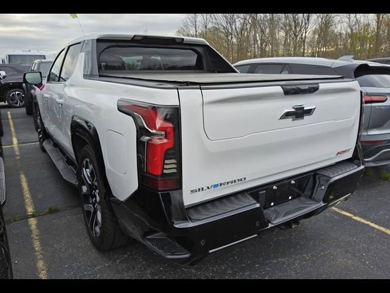 Used 2025 Chevrolet Silverado EV RST AWD/4WD image 5