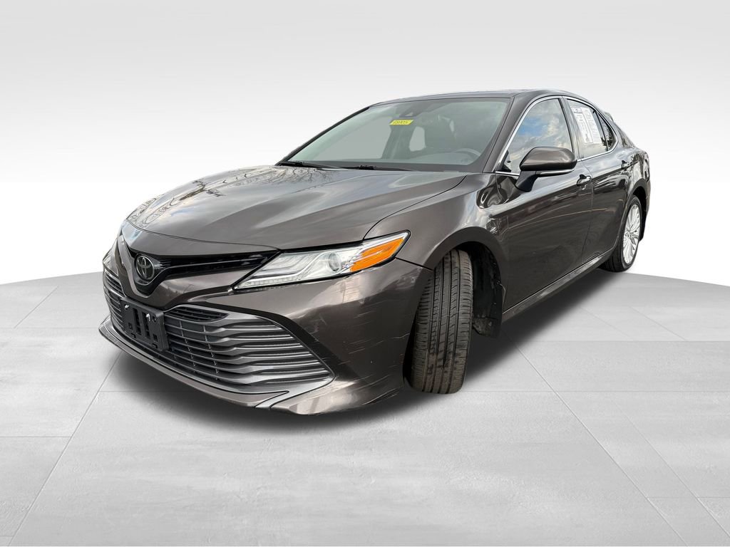 Used 2020 Toyota Camry XLE image 3
