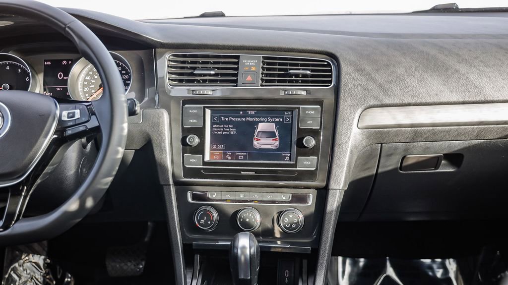 Used 2021 Volkswagen Golf 4-Door image 14