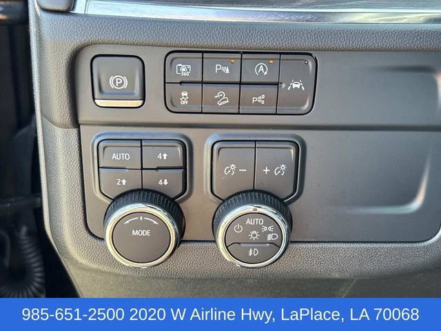 Used 2025 Chevrolet Suburban Z71 image 45