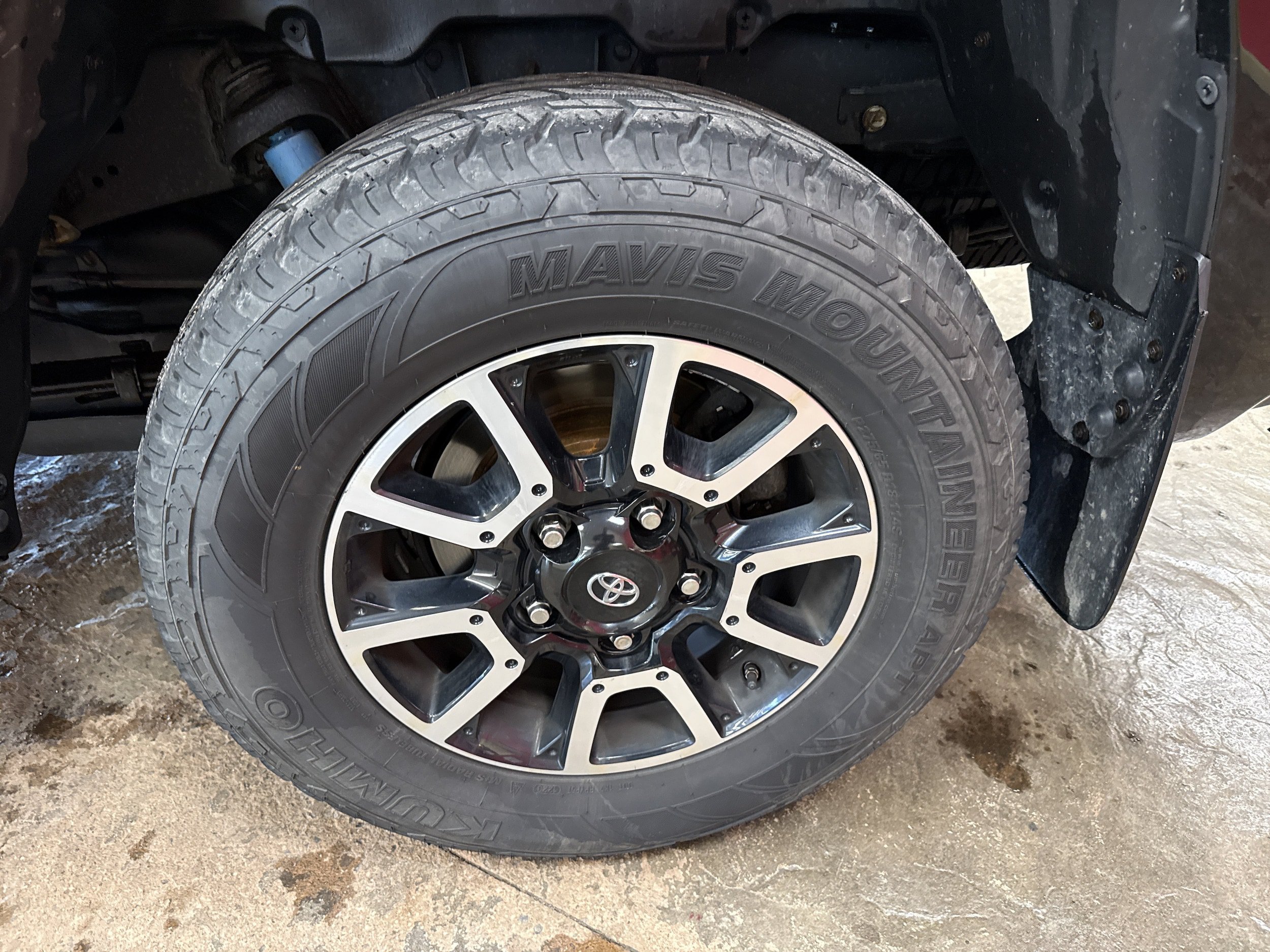 Used 2019 Toyota Tundra Limited w/ Limited Premium Package AWD/4WD image 9