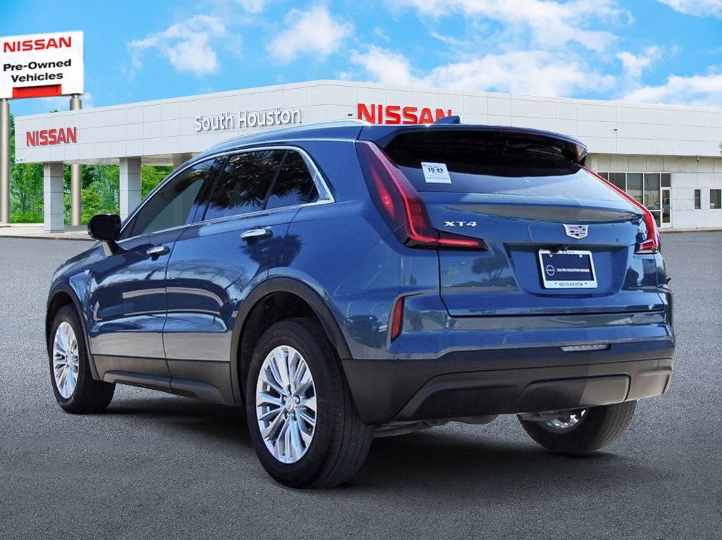 Used 2024 Cadillac XT4 Luxury w/ Cold Weather Package image 3