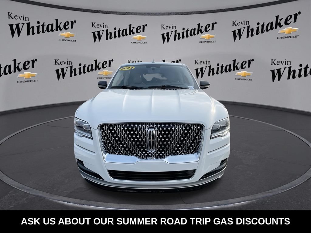 Used 2024 Lincoln Navigator L Reserve AWD/4WD image 3