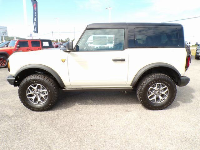 New 2025 Ford Bronco Badlands image 2