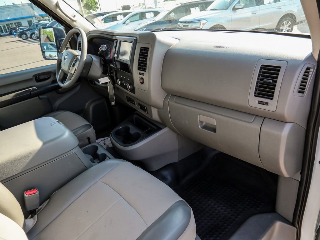 Used 2020 Nissan NV 3500 SL RWD image 13