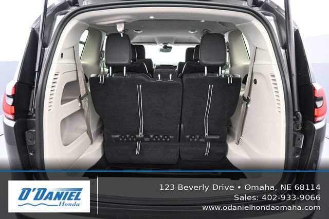 Used 2022 Chrysler Pacifica Touring-L FWD image 38