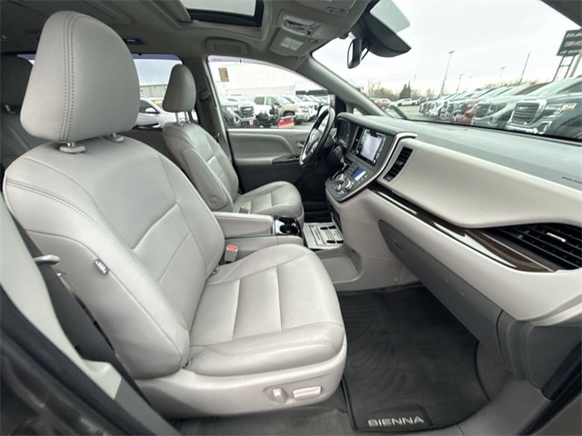 Used 2020 Toyota Sienna XLE Premium image 28