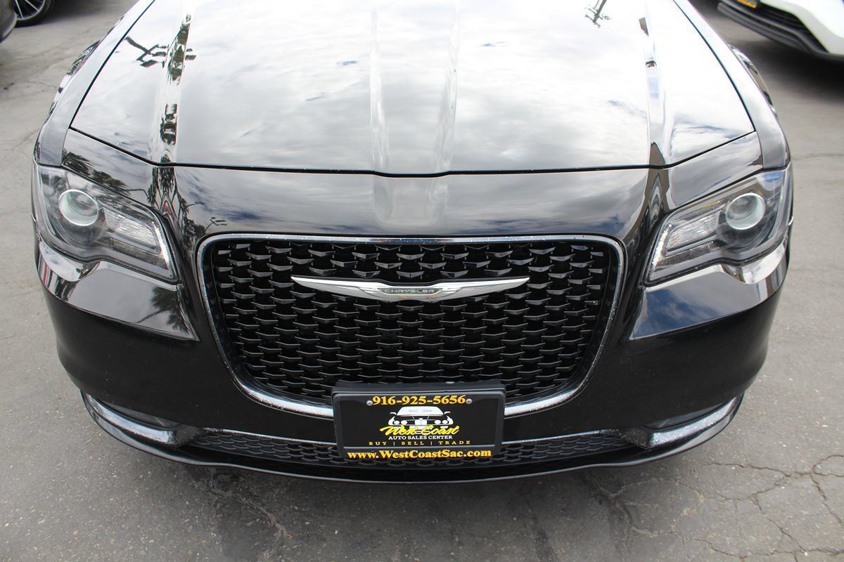 Used 2019 Chrysler 300 S AWD/4WD image 9