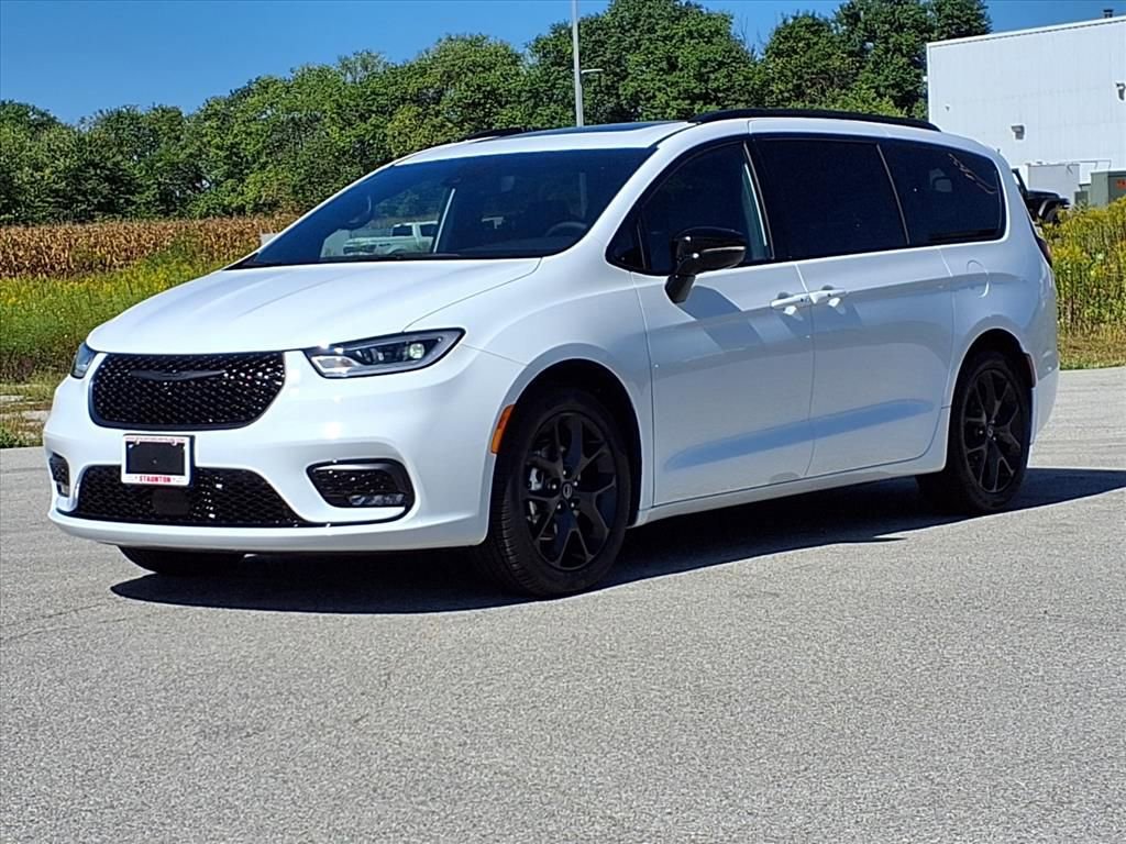 New 2026 Chrysler Pacifica Limited image 33