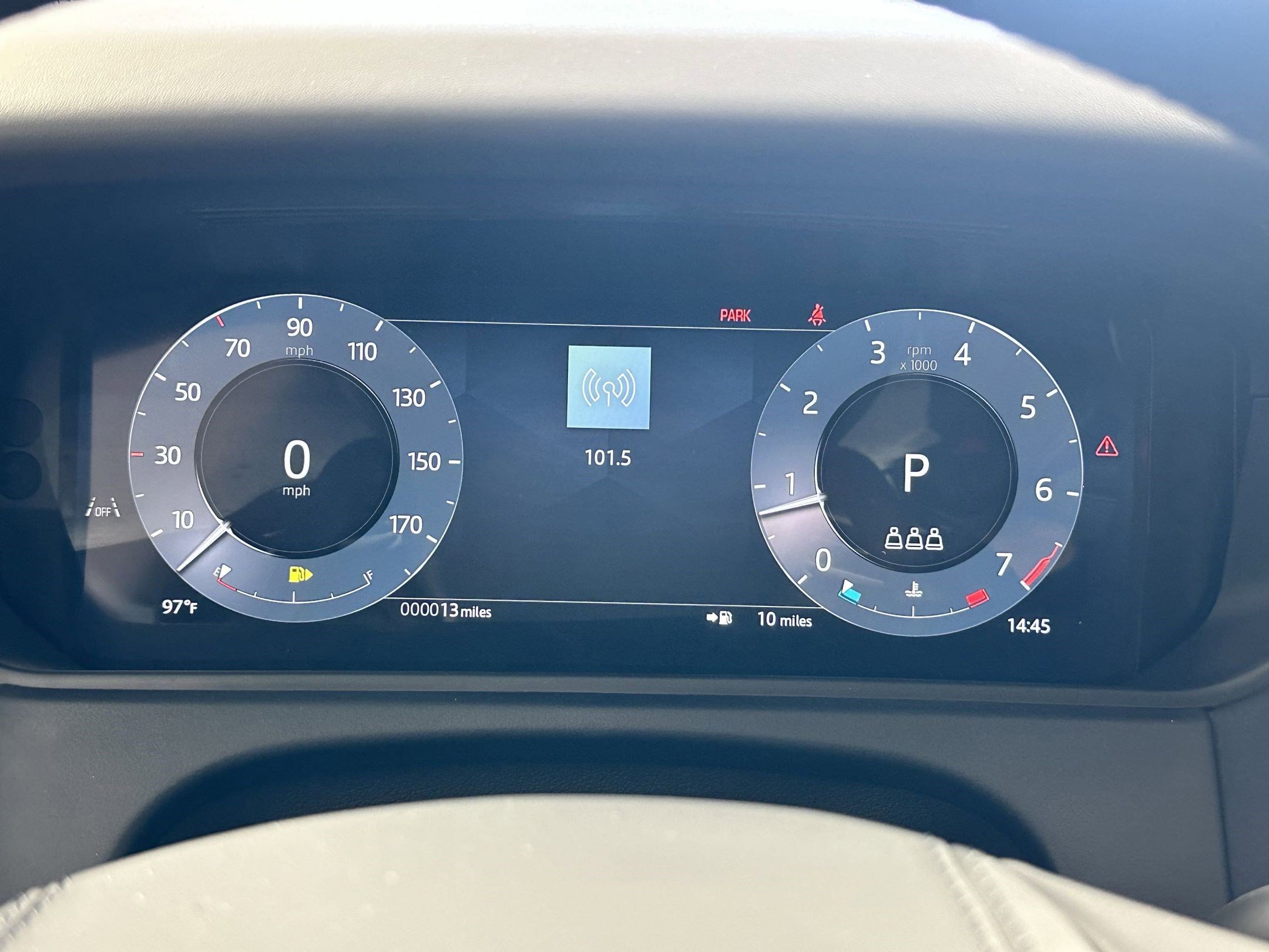 New 2026 Land Rover Range Rover Velar Dynamic SE image 16