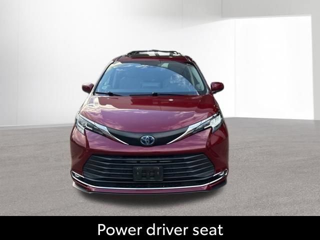 Certified 2021 Toyota Sienna XLE w/ XLE Plus Package FWD image 3