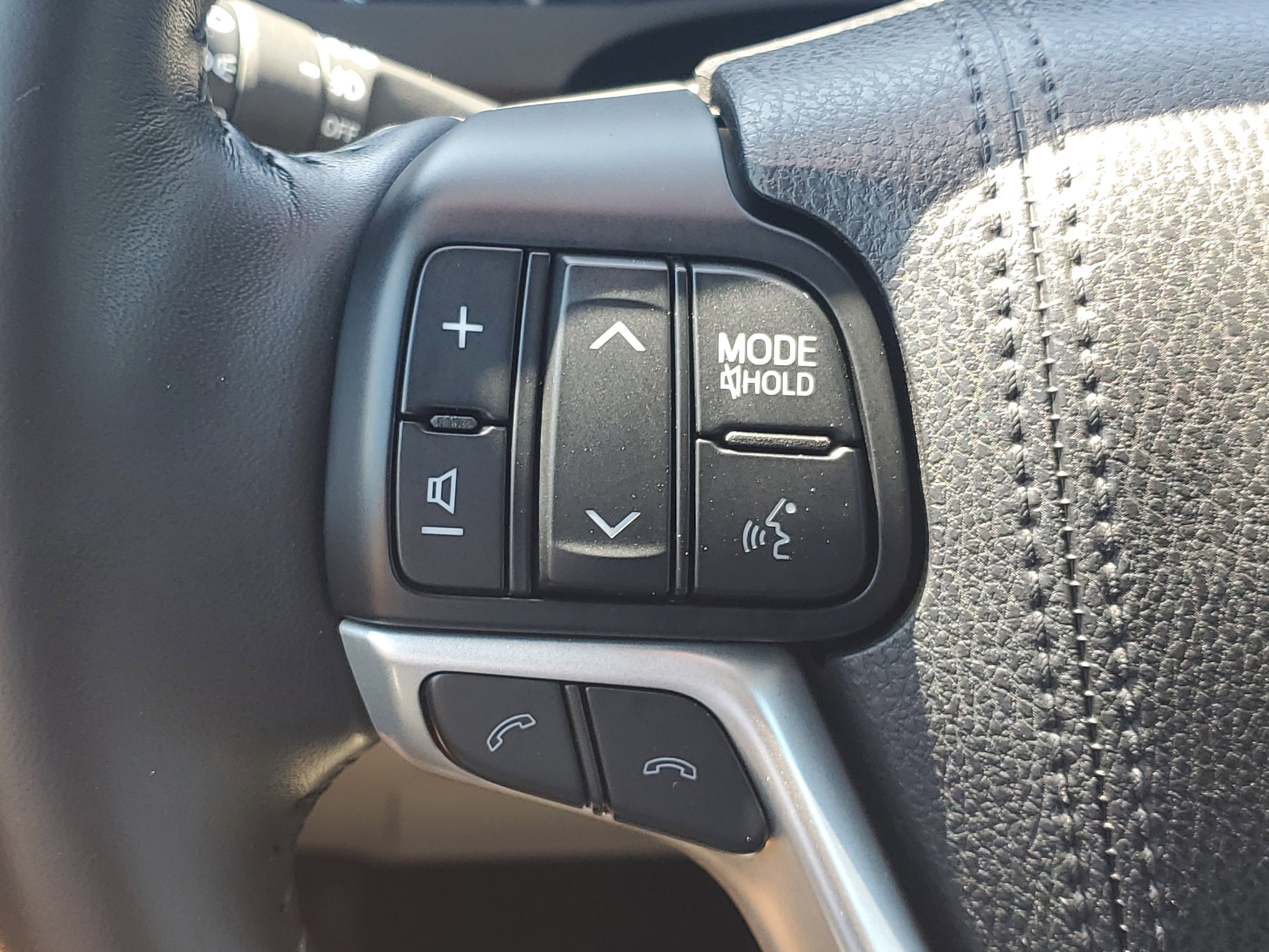 Certified 2018 Toyota Highlander XLE AWD/4WD image 24