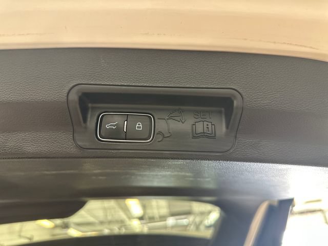 Used 2023 Ford Explorer XLT w/ Equipment Group 202A AWD/4WD image 31