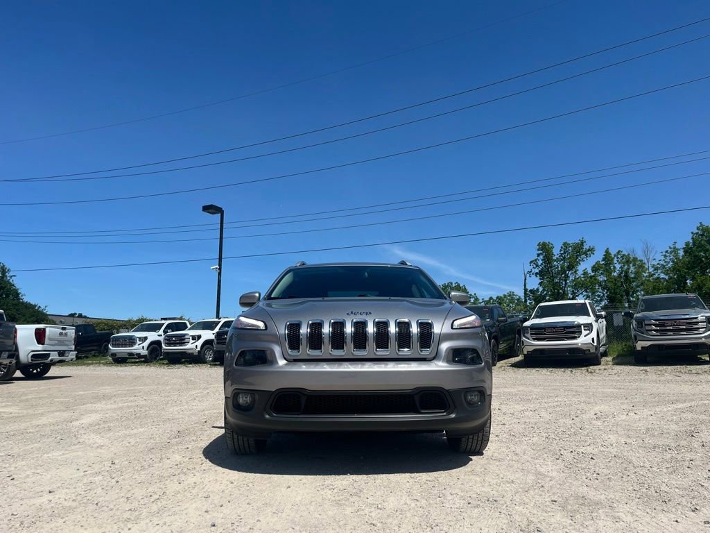 Used 2017 Jeep Cherokee Latitude w/ Cold Weather Group AWD/4WD image 4
