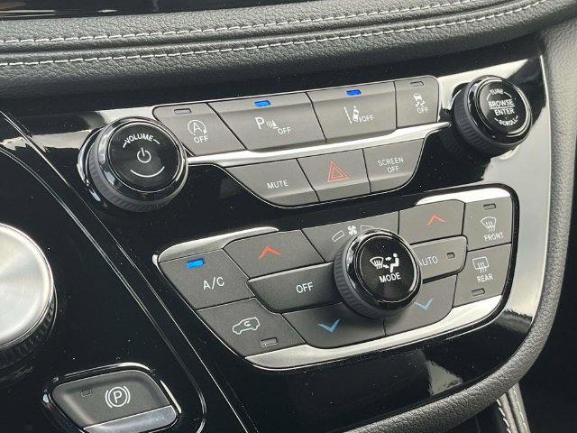 New 2027 Chrysler Pacifica Limited AWD/4WD image 25