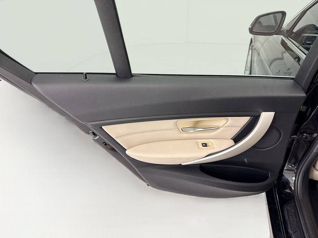 Used 2015 BMW 320i Sedan RWD image 25