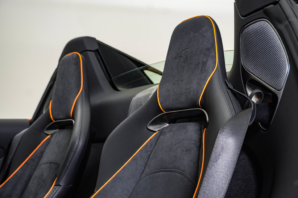 Used 2026 McLaren Artura Spider RWD image 24