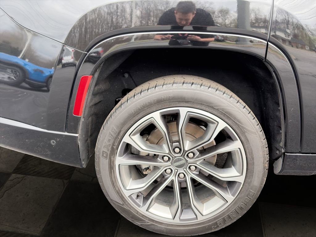 Used 2022 Jeep Grand Wagoneer Series III w/ Rear Seat Video Group 1 image 8