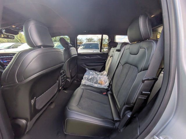 New 2025 Jeep Grand Cherokee Altitude image 11