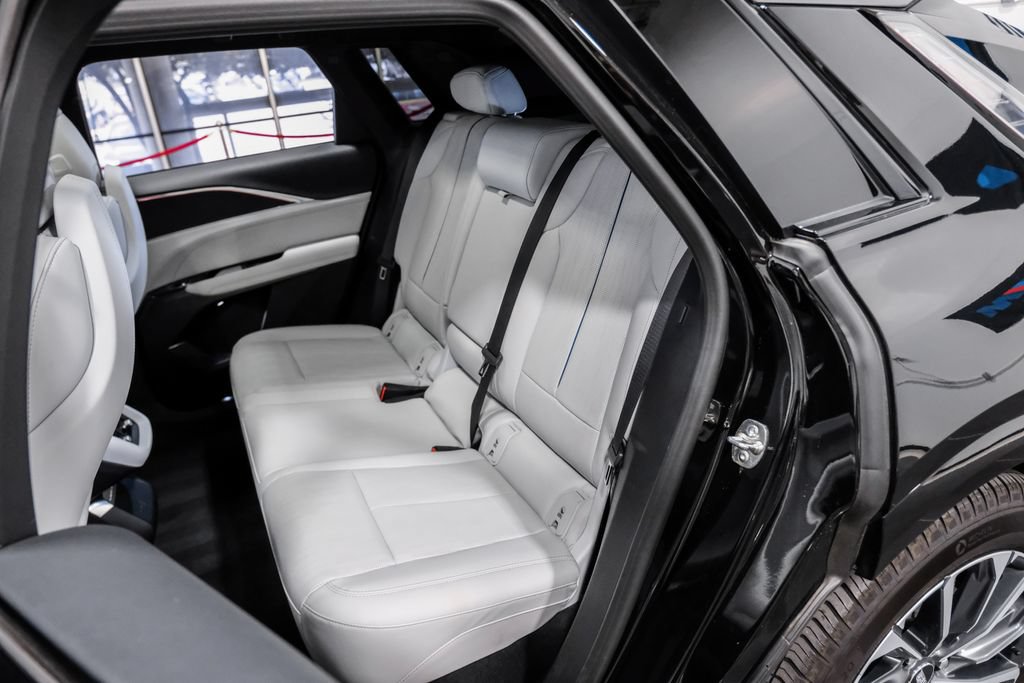 Used 2024 Cadillac Lyriq Sport AWD/4WD image 40