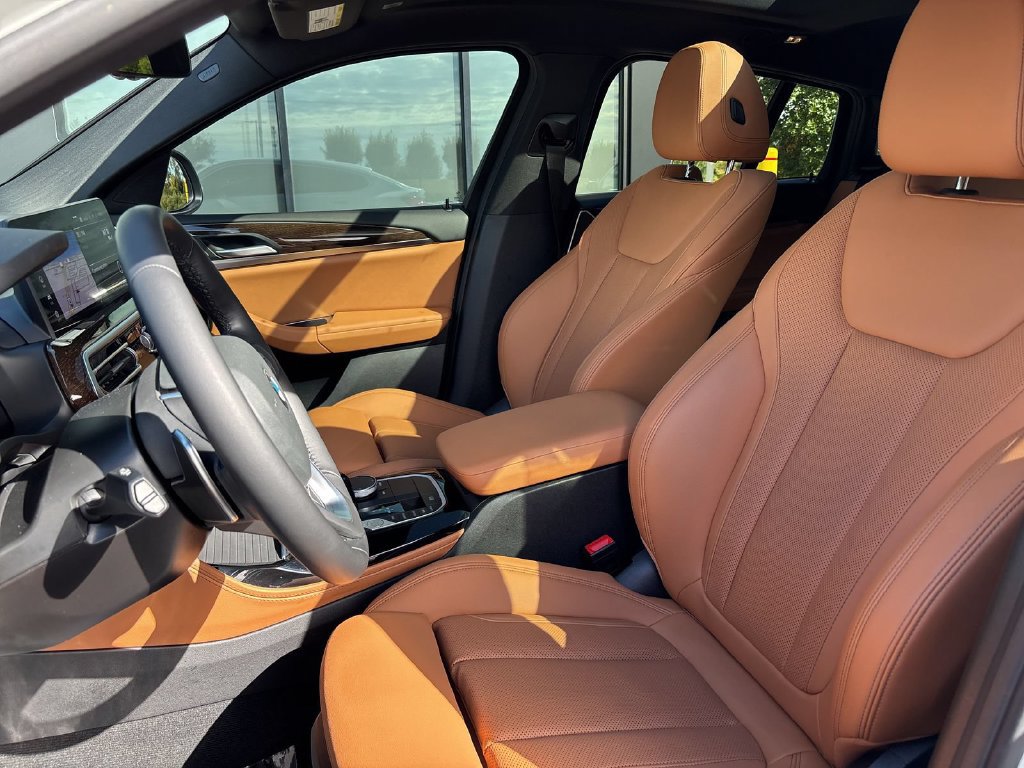 Certified 2024 BMW X4 xDrive30i w/ Premium Package AWD/4WD image 11