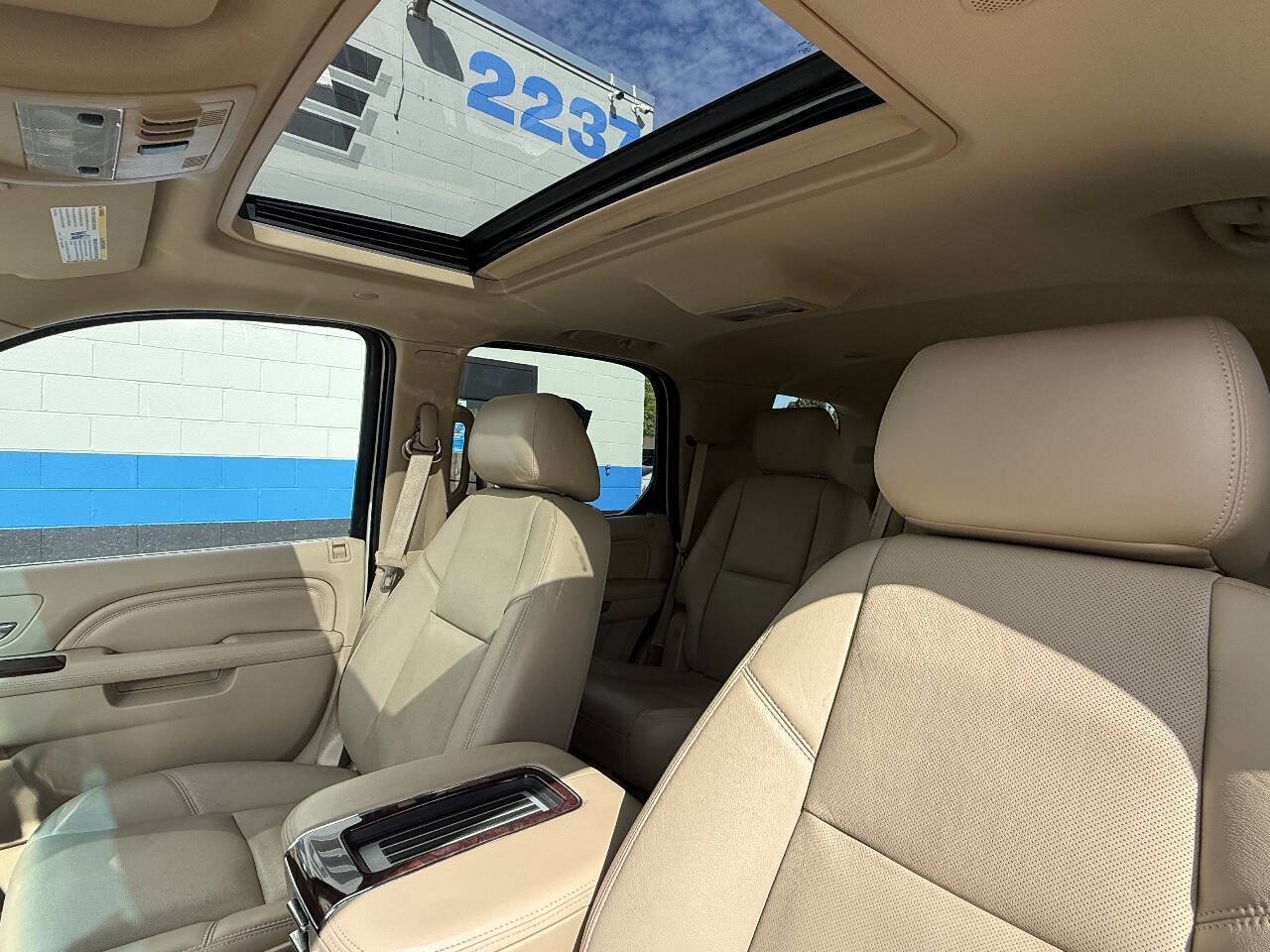 Used 2014 Cadillac Escalade Luxury AWD/4WD image 15