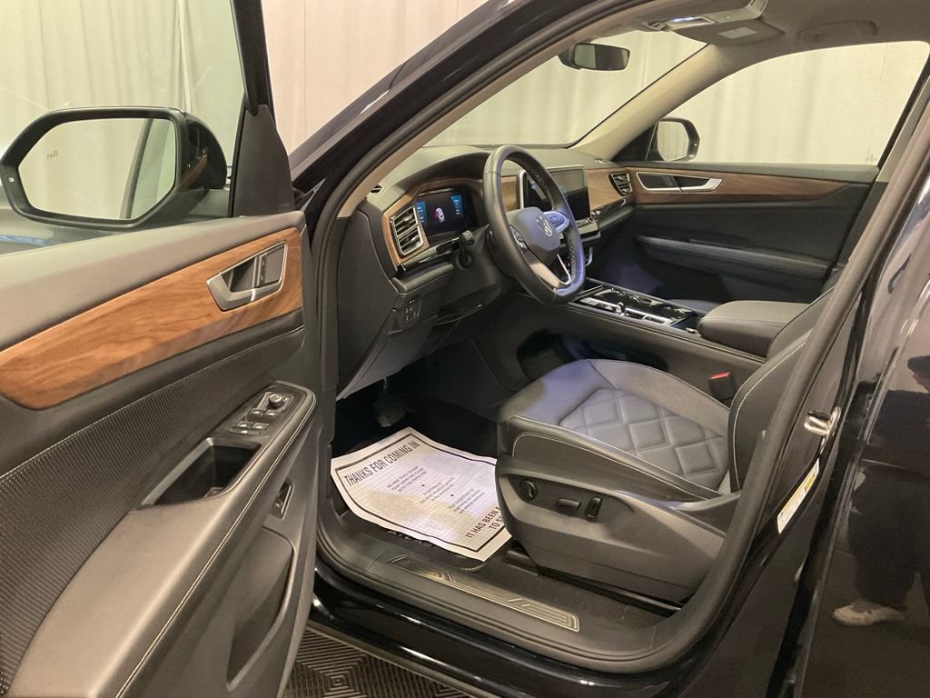 Used 2025 Volkswagen Atlas SE AWD/4WD image 20