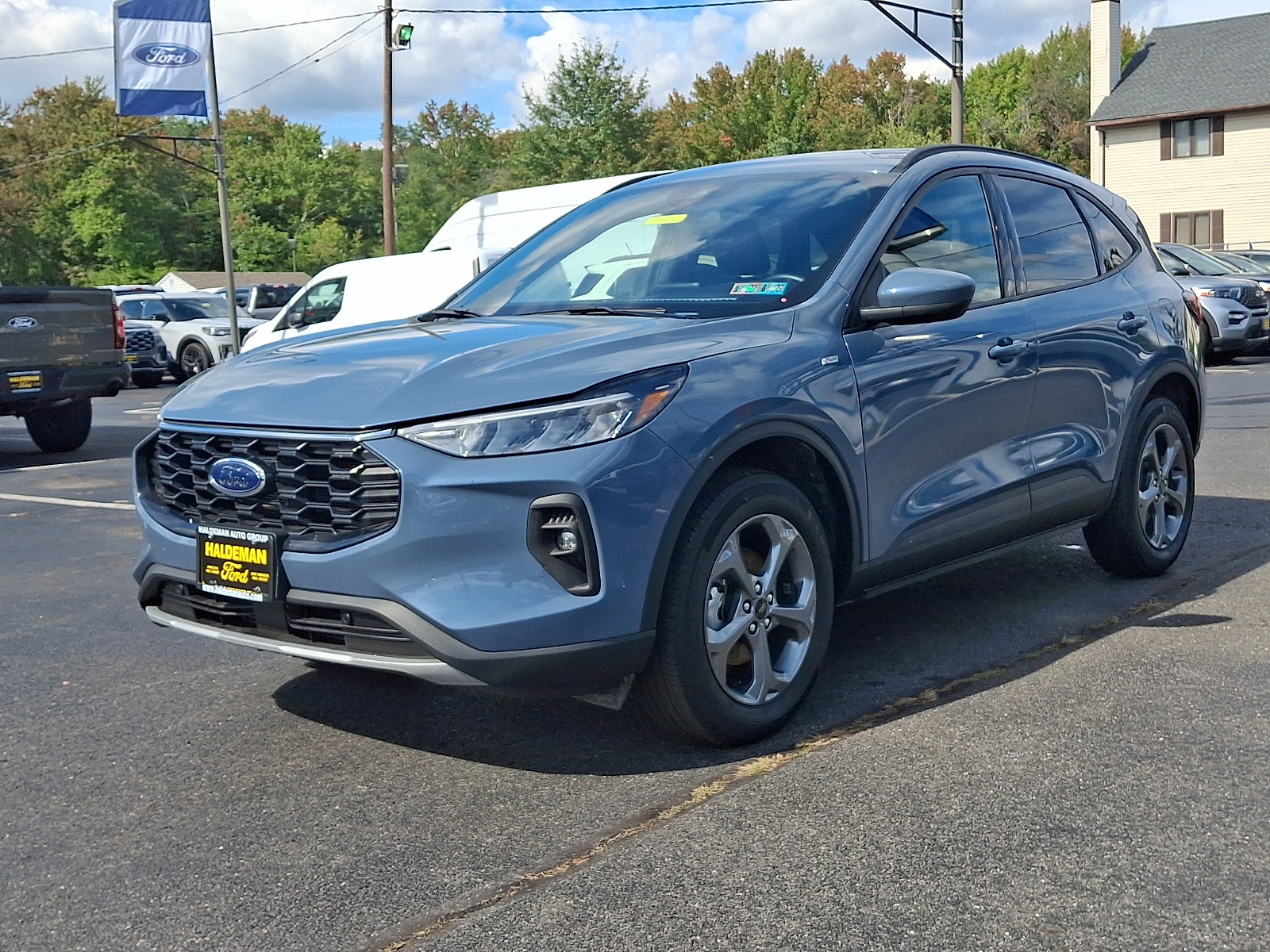 Used 2025 Ford Escape ST-Line Select AWD/4WD image 3