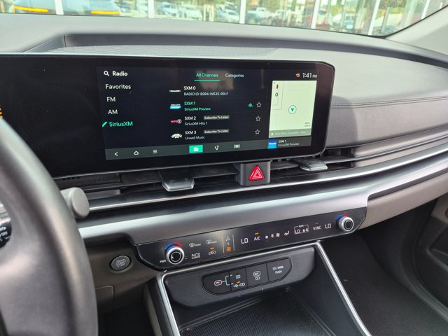 Used 2025 Kia Carnival FWD image 12
