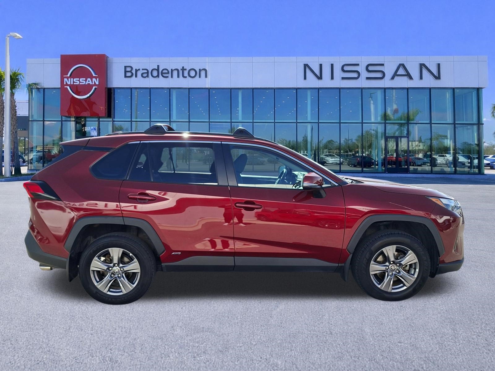 Used 2024 Toyota RAV4 XLE w/ Convenience Package AWD/4WD image 4