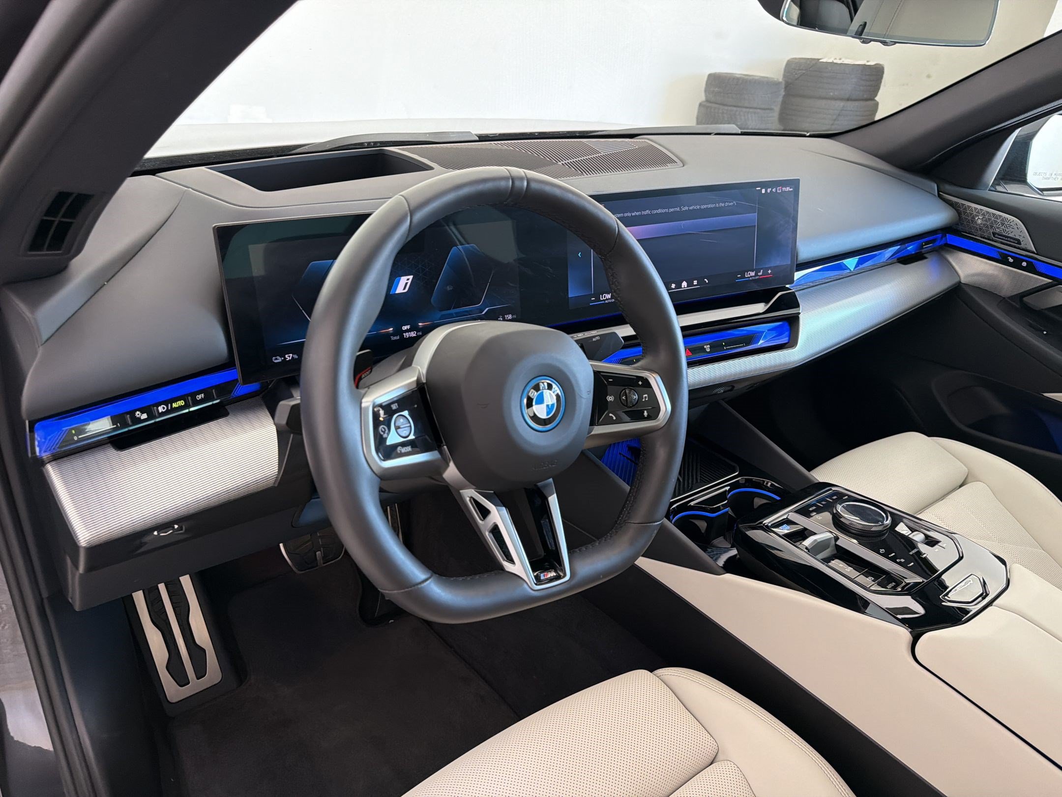 Used 2024 BMW i5 eDrive40i w/ M Sport Package RWD image 4