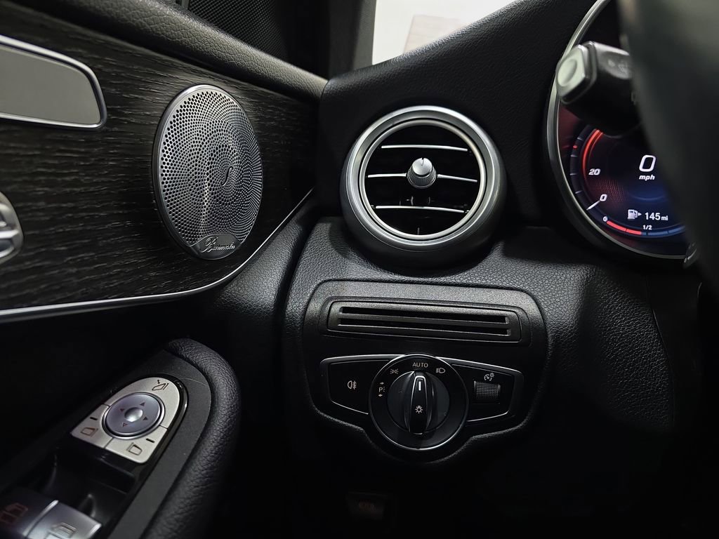 Used 2020 Mercedes-Benz GLC 300 4MATIC image 28