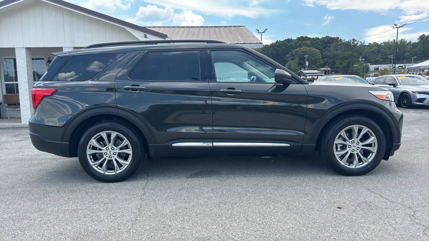 Used 2021 Ford Explorer XLT w/ Equipment Group 202A RWD image 6