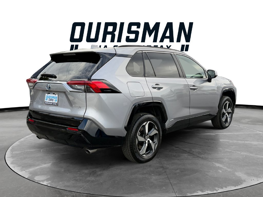Used 2024 Toyota RAV4 SE w/ Weather & Moonroof Package AWD/4WD image 4